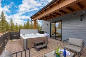 Aerie Chic 4 Unit Buyout 10BDR Hot Tub Mountain Views Mins to Downtown